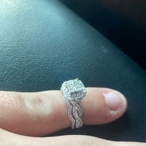 5-1/2 1K engagement ring with band